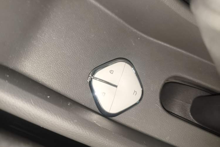 Used CHANGAN NEVO Lumin 2022 155 km – Refreshingly Sweet Edition Vehicle Key