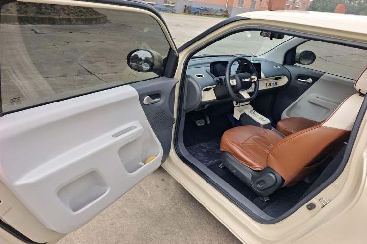 Used CHANGAN NEVO Lumin 2022 155 km – Refreshingly Sweet Edition Driver Seat