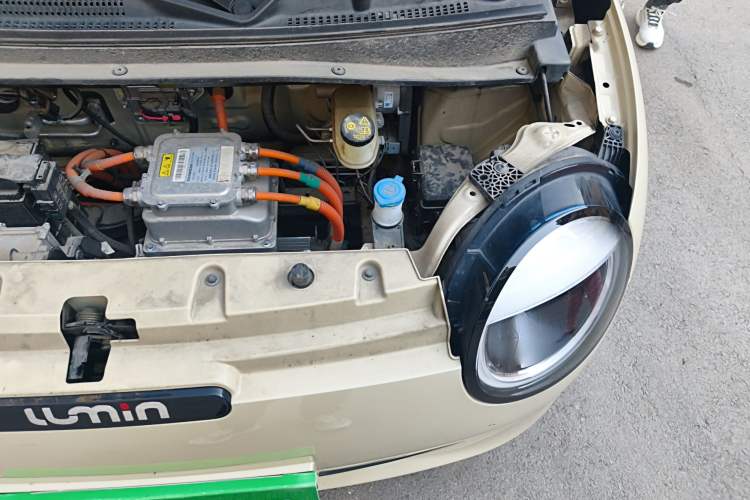 Used CHANGAN NEVO Lumin 2022 301km Honey-Sweet Version Engine Bay Left
