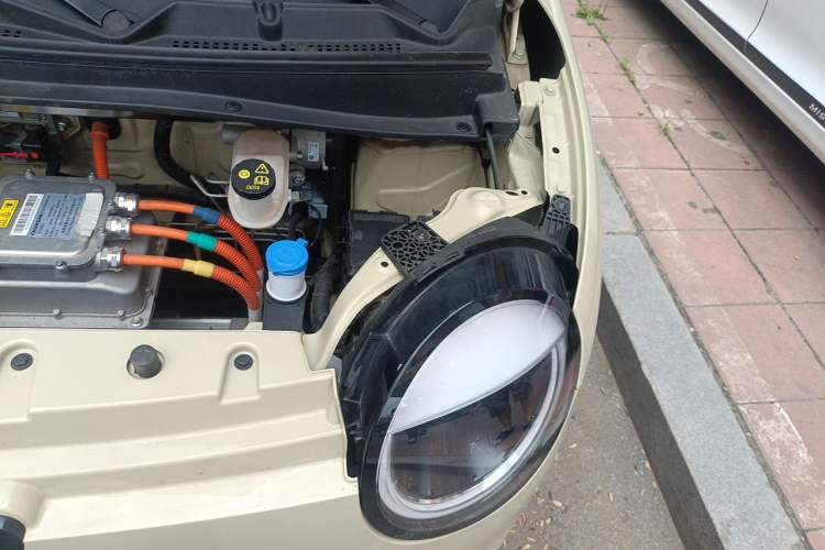 Used CHANGAN NEVO Lumin 2022 155 km – Refreshingly Sweet Edition Engine Bay Left