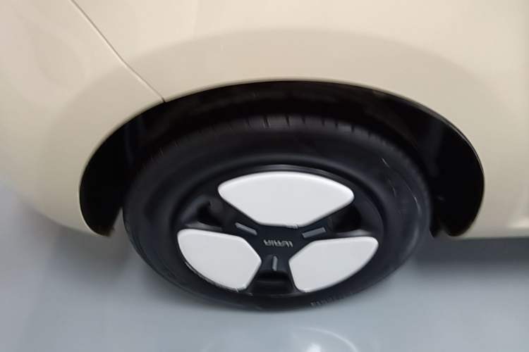 Used CHANGAN NEVO Lumin 2022 210km Sweet Edition Exterior 5