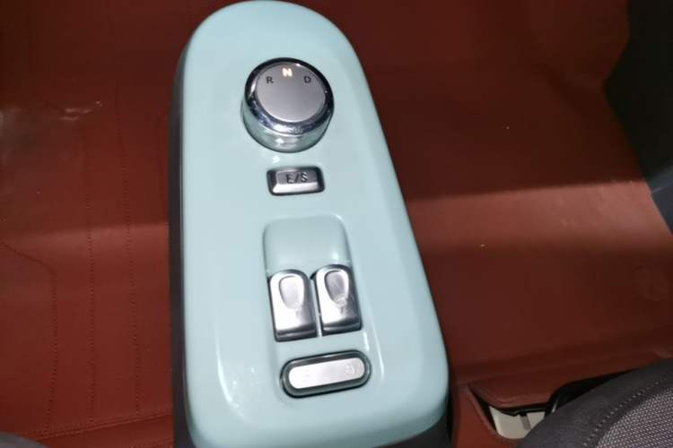 Used CHANGAN NEVO Lumin 2022 155 km – Refreshingly Sweet Edition Gear Lever