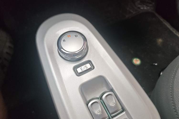 Used CHANGAN NEVO Lumin 2022 210km Sweet Edition Gear Lever