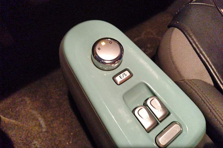 Used CHANGAN NEVO Lumin 2022 155 km – Refreshingly Sweet Edition Gear Lever
