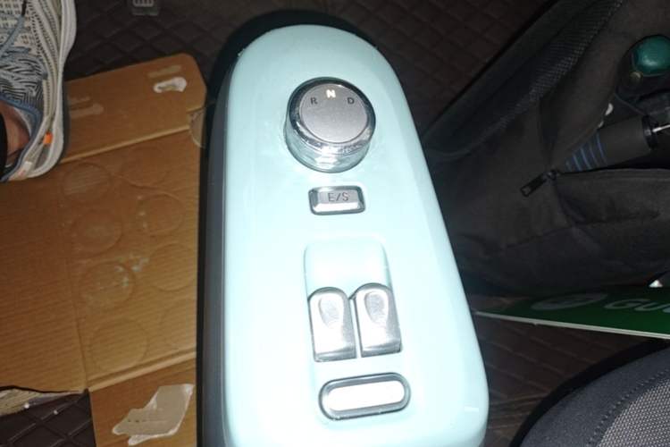 Used CHANGAN NEVO Lumin 2022 155 km – Refreshingly Sweet Edition Gear Lever