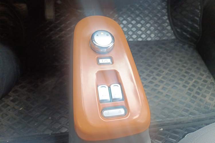 Used CHANGAN NEVO Lumin 2022 155 km – Refreshingly Sweet Edition Gear Lever