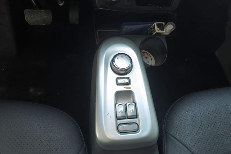 Used CHANGAN NEVO Lumin 2022 155 km – Refreshingly Sweet Edition Gear Lever