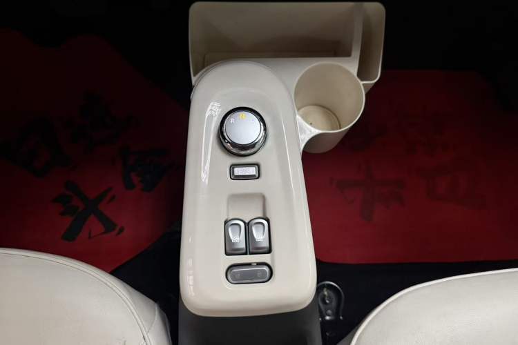 Used CHANGAN NEVO Lumin 2022 155 km – Refreshingly Sweet Edition Gear Lever