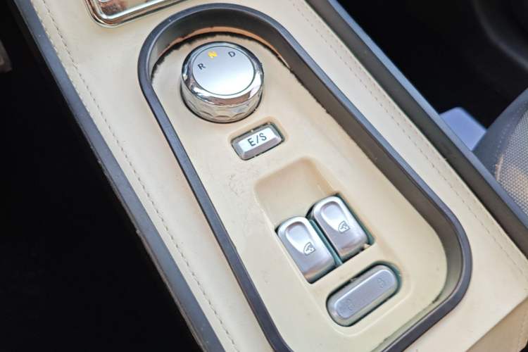 Used CHANGAN NEVO Lumin 2022 155 km – Refreshingly Sweet Edition Gear Lever