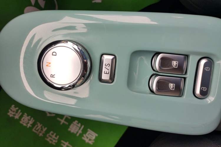 Used CHANGAN NEVO Lumin 2022 210km Sweet Edition Gear Lever