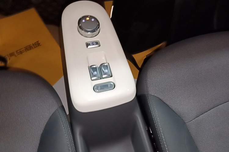 Used CHANGAN NEVO Lumin 2022 210km Sweet Edition Gear Lever
