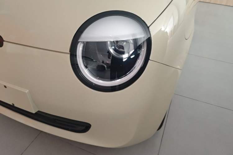 Used CHANGAN NEVO Lumin 2022 155 km – Refreshingly Sweet Edition Left Front Headlight