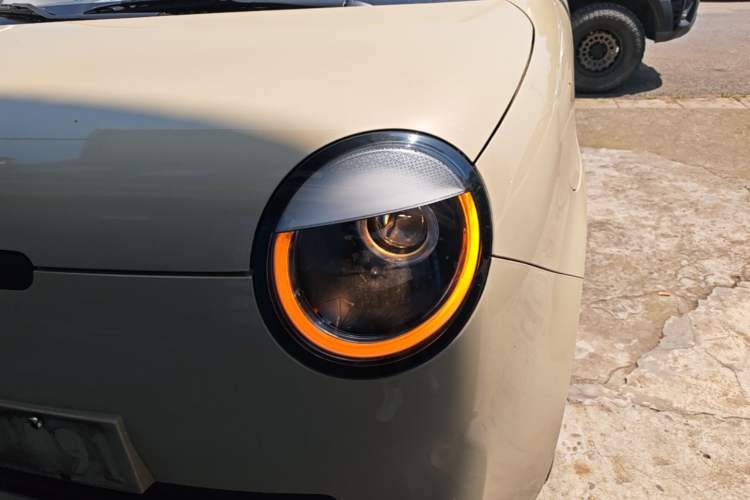 Used CHANGAN NEVO Lumin 2022 155 km – Refreshingly Sweet Edition Left Front Headlight