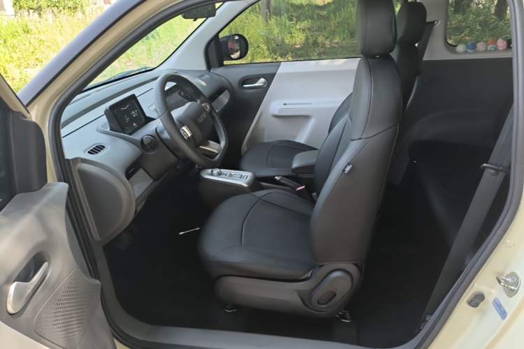 Used CHANGAN NEVO Lumin 2022 155 km – Refreshingly Sweet Edition Left Front Seat