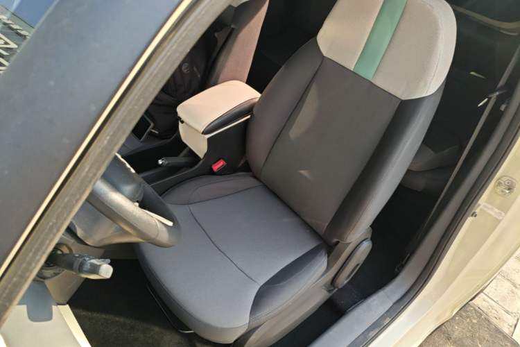 Used CHANGAN NEVO Lumin 2022 155 km – Refreshingly Sweet Edition Left Front Seat