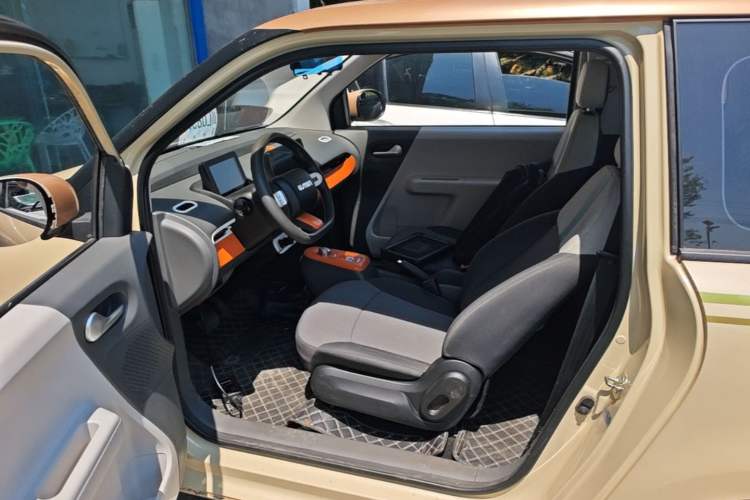 Used CHANGAN NEVO Lumin 2022 155 km – Refreshingly Sweet Edition Left Front Seat