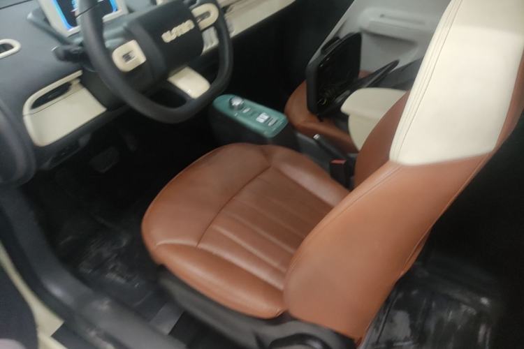 Used CHANGAN NEVO Lumin 2022 155 km – Refreshingly Sweet Edition Left Front Seat