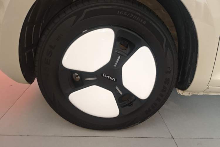 Used CHANGAN NEVO Lumin 2022 155 km – Refreshingly Sweet Edition Left Front Wheel Hub