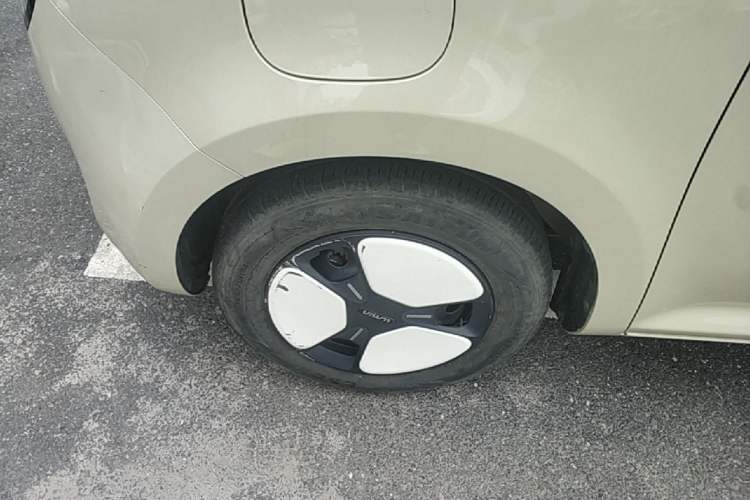 Used CHANGAN NEVO Lumin 2022 210km Sweet Edition Left Front Wheel Hub