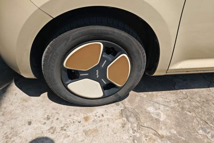 Used CHANGAN NEVO Lumin 2022 155 km – Refreshingly Sweet Edition Left Front Wheel Hub