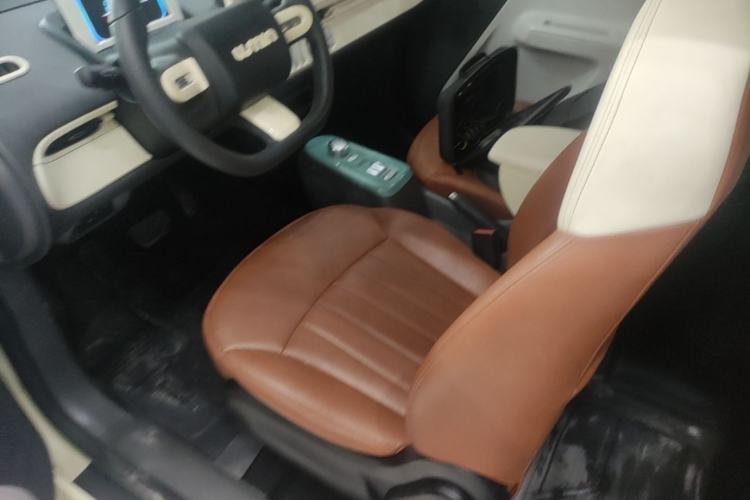 Used CHANGAN NEVO Lumin 2022 155 km – Refreshingly Sweet Edition Left Rear Seat