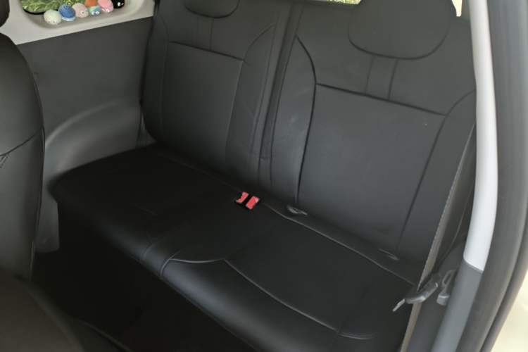 Used CHANGAN NEVO Lumin 2022 155 km – Refreshingly Sweet Edition Left Rear Seat