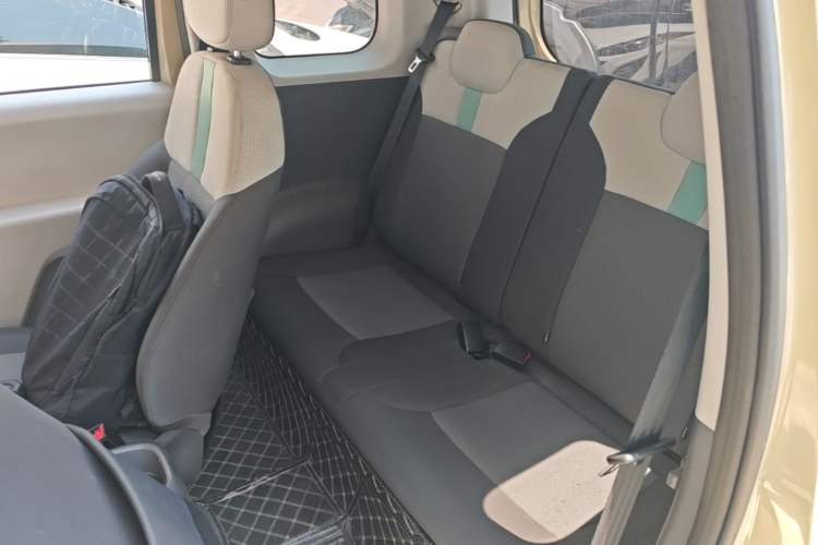Used CHANGAN NEVO Lumin 2022 155 km – Refreshingly Sweet Edition Left Rear Seat