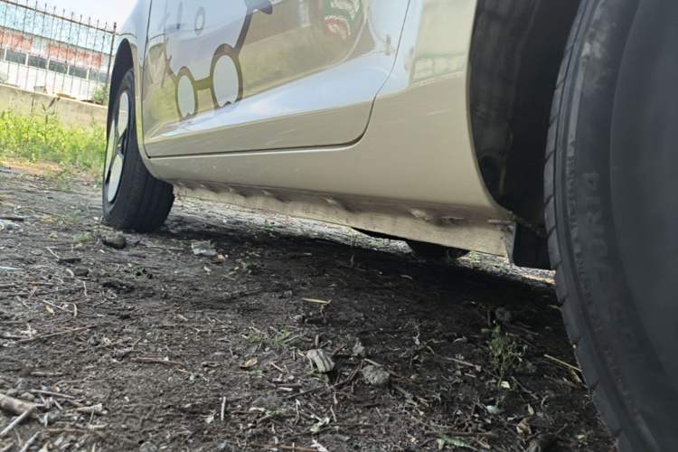 Used CHANGAN NEVO Lumin 2022 155 km – Refreshingly Sweet Edition Left Side Sill