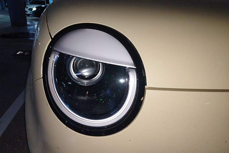 Used CHANGAN NEVO Lumin 2022 155 km – Refreshingly Sweet Edition Right Front Headlight