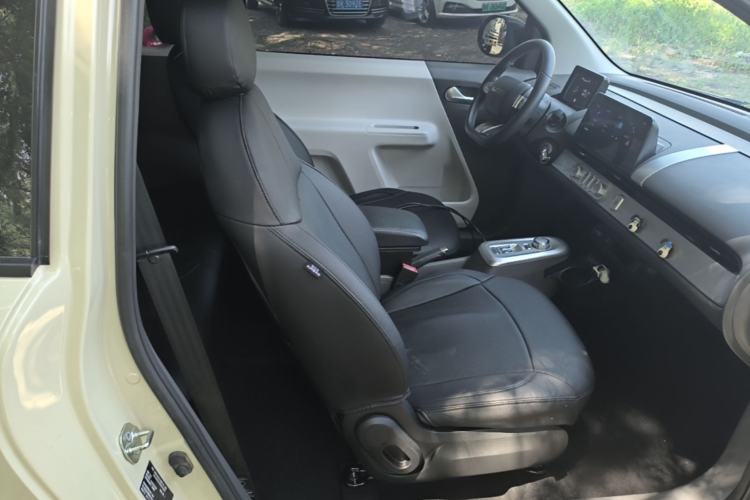 Used CHANGAN NEVO Lumin 2022 155 km – Refreshingly Sweet Edition Right Front Seat