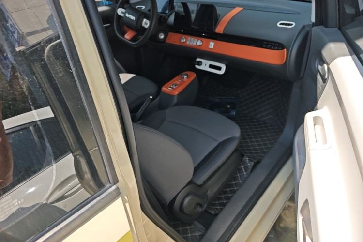 Used CHANGAN NEVO Lumin 2022 155 km – Refreshingly Sweet Edition Right Front Seat