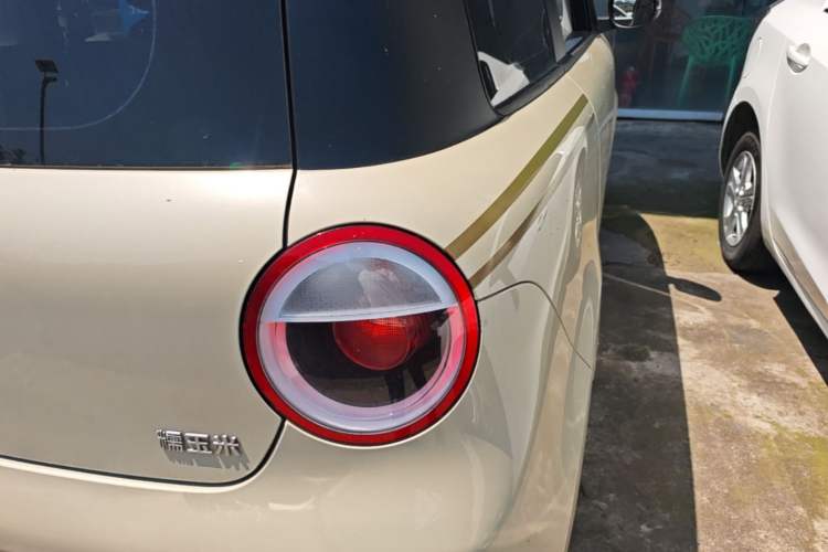 Used CHANGAN NEVO Lumin 2022 155 km – Refreshingly Sweet Edition Right Rear Taillight