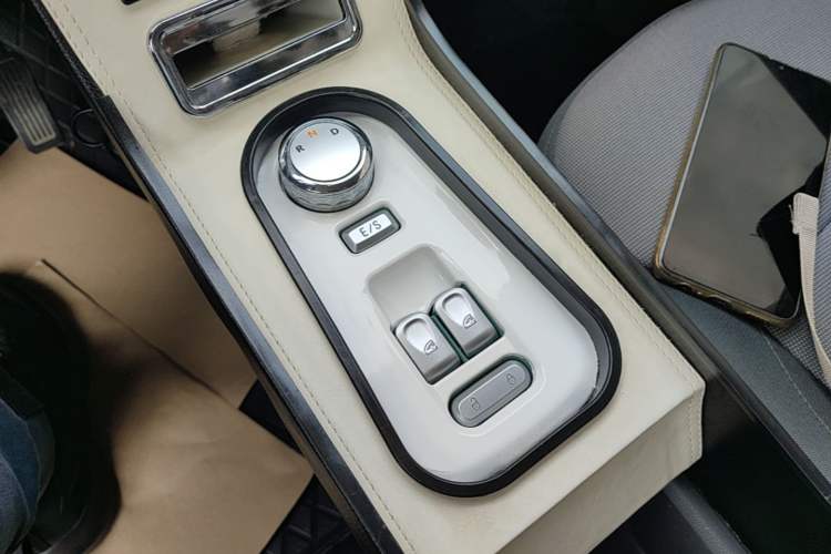 Used CHANGAN NEVO Lumin 2023 301km Honey Dew Edition Gear Lever