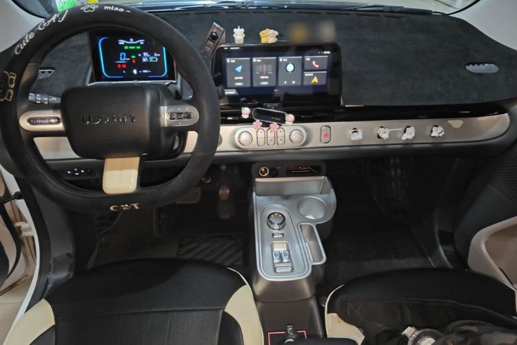 Used CHANGAN NEVO Lumin 2023 301km Honey Dew Edition Center Console