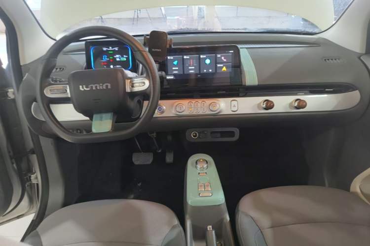 Used CHANGAN NEVO Lumin 2023 301km Honey Dew Edition Center Console