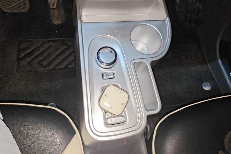 Used CHANGAN NEVO Lumin 2023 301km Honey Dew Edition Gear Lever