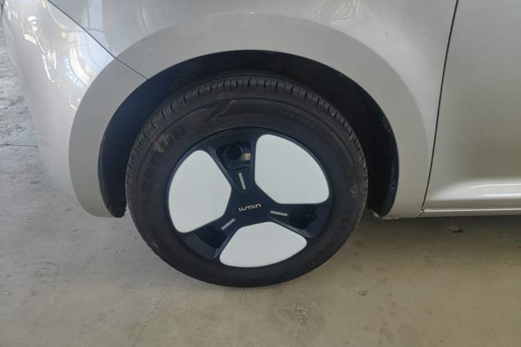 Used CHANGAN NEVO Lumin 2023 205km Xiangqin Version Left Front Wheel Hub