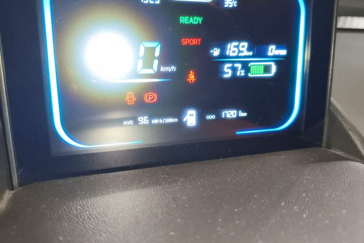 Used CHANGAN NEVO Lumin 2023 301km Honey Dew Edition Odometer Close Up