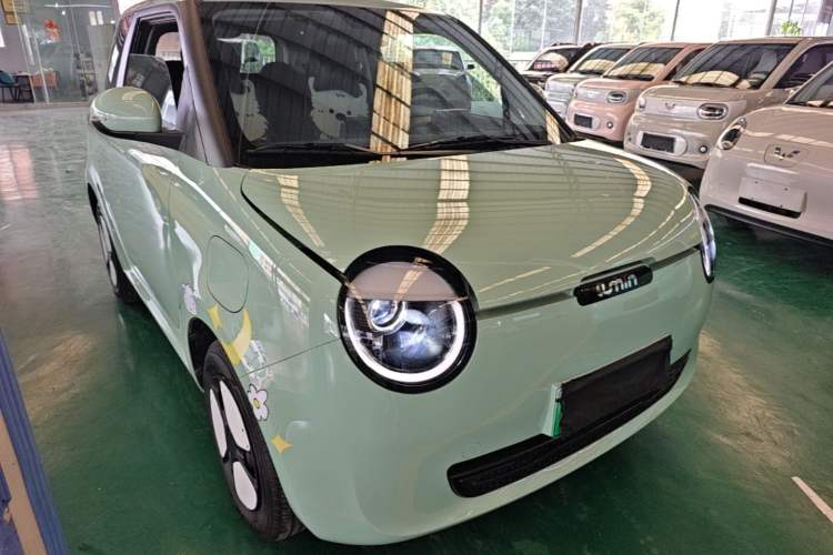 Used CHANGAN NEVO Lumin 2023 301km Honey Dew Edition Front Right 45 Deg