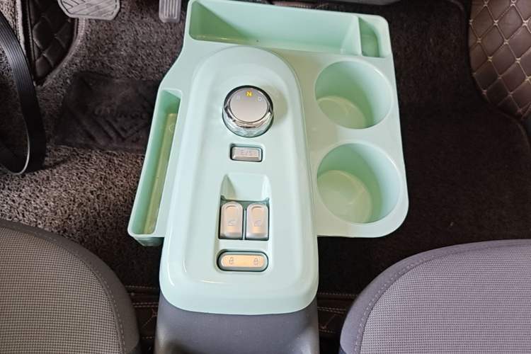 Used CHANGAN NEVO Lumin 2023 301km Honey Dew Edition Gear Lever