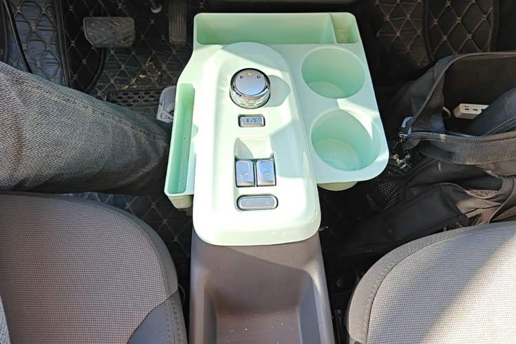 Used CHANGAN NEVO Lumin 2023 301km Honey Dew Edition Gear Lever