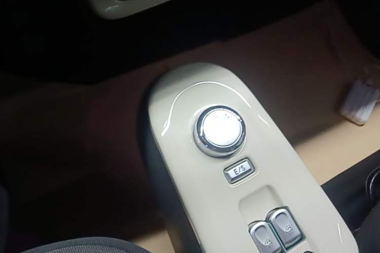 Used CHANGAN NEVO Lumin 2023 301km Honey Dew Edition Gear Lever