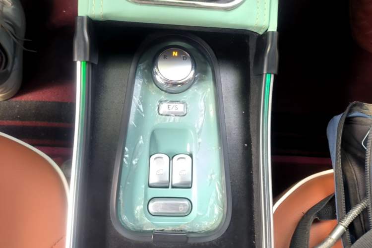 Used CHANGAN NEVO Lumin 2023 301km Honey Dew Edition Gear Lever