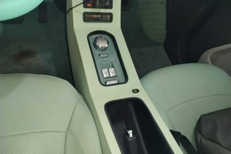 Used CHANGAN NEVO Lumin 2023 301km Honey Dew Edition Gear Lever