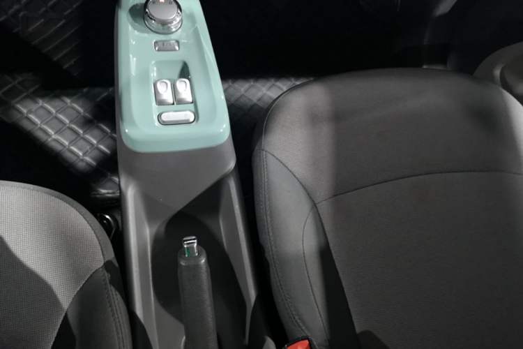 Used CHANGAN NEVO Lumin 2023 301km Honey Dew Edition Gear Lever