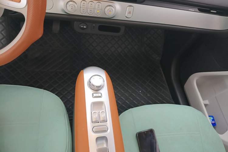 Used CHANGAN NEVO Lumin 2023 301km Honey Dew Edition Gear Lever
