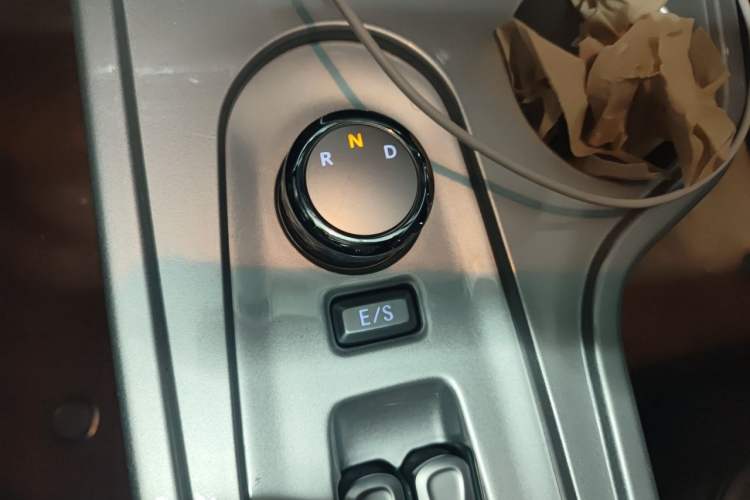 Used CHANGAN NEVO Lumin 2023 301km Honey Dew Edition Gear Lever