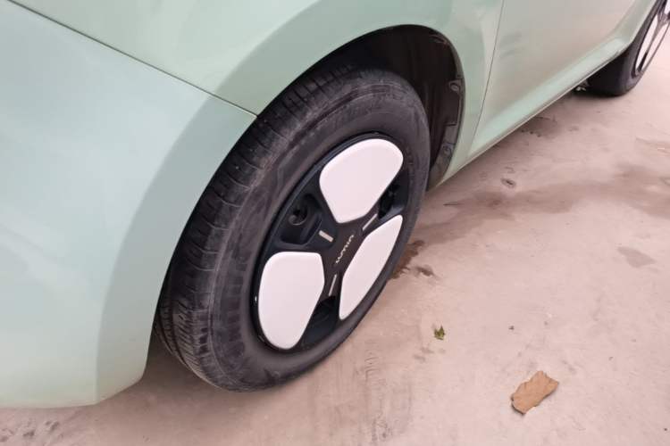 Used CHANGAN NEVO Lumin 2023 205km Xiangqin Version Left Front Wheel Hub