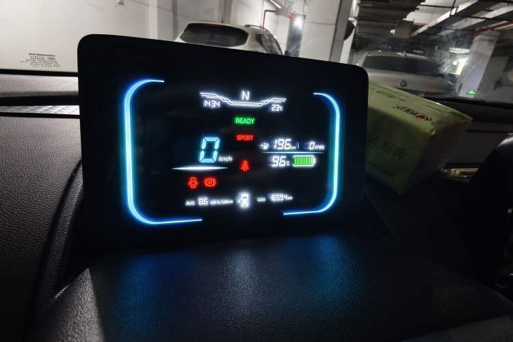 Used CHANGAN NEVO Lumin 2023 205km Xiangqin Version Odometer Close Up
