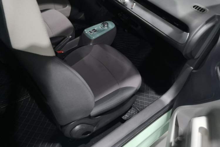 Used CHANGAN NEVO Lumin 2023 301km Honey Dew Edition Right Front Seat
